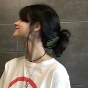 aesthetic black hidden face girl