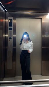 blurry hidden face girl pic