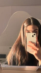 blur hidden face girl pic
