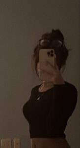 black aesthetic hidden face girl pic