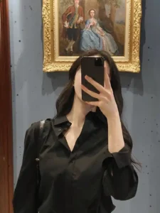 black aesthetic hidden face girl pic