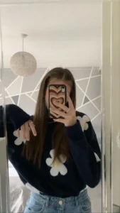 attractive instagram hidden face dp for girls
