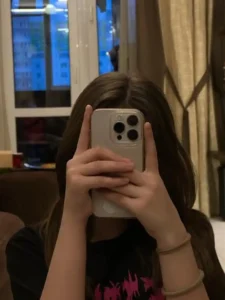 Attractive Hidden Face Dp for Girls