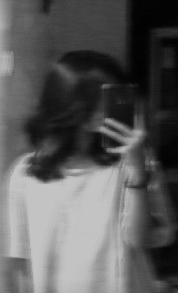 Short Hair Instagram Profile Hidden Face Mirror Selfie for Girls