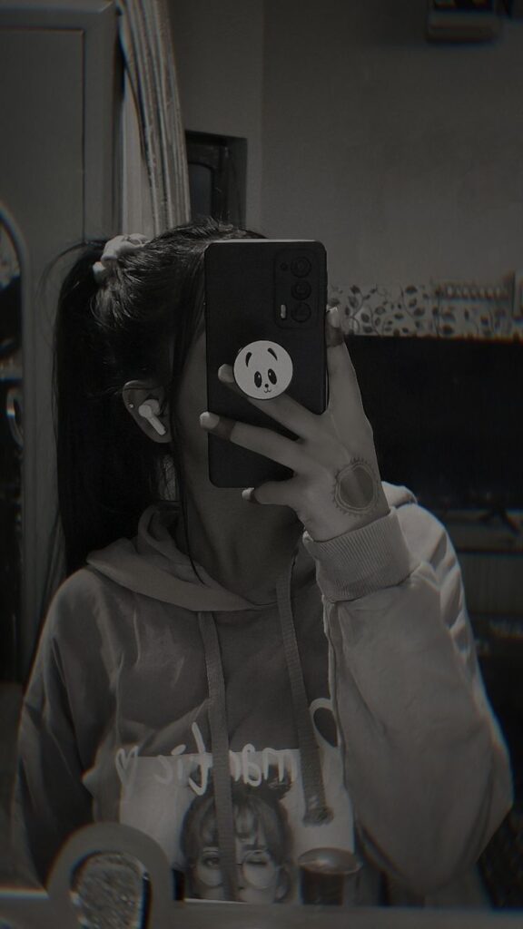 Snapchat & Instagram Profile Hidden Face Mirror Selfie