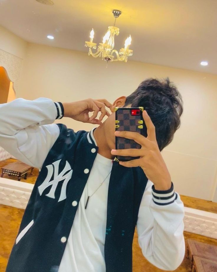 Stylish Instagram Profile Picture for Boys