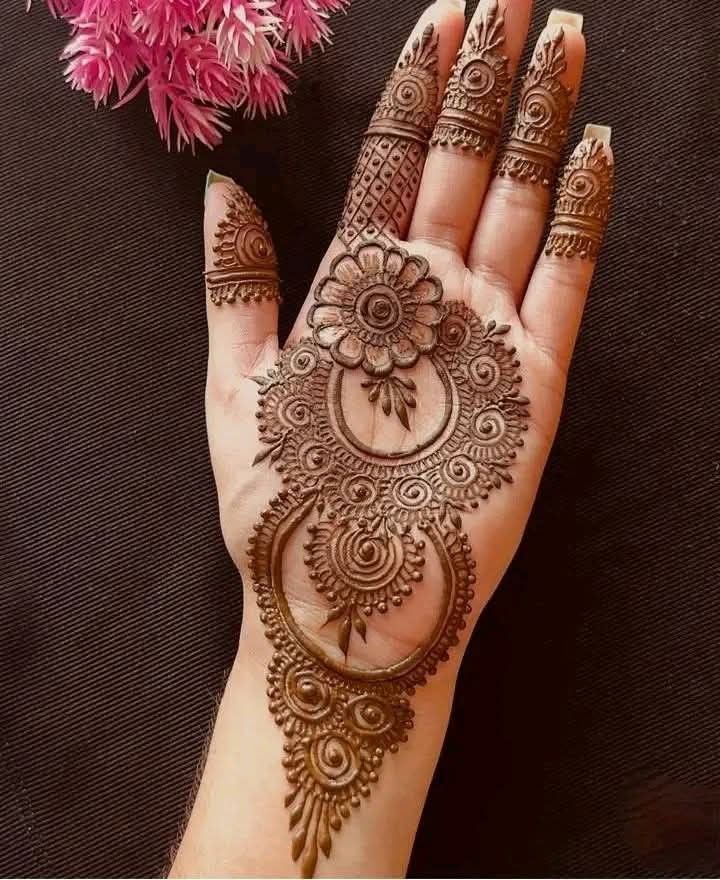 Front Hand Stylish Front Hand Simple Mehndi Design