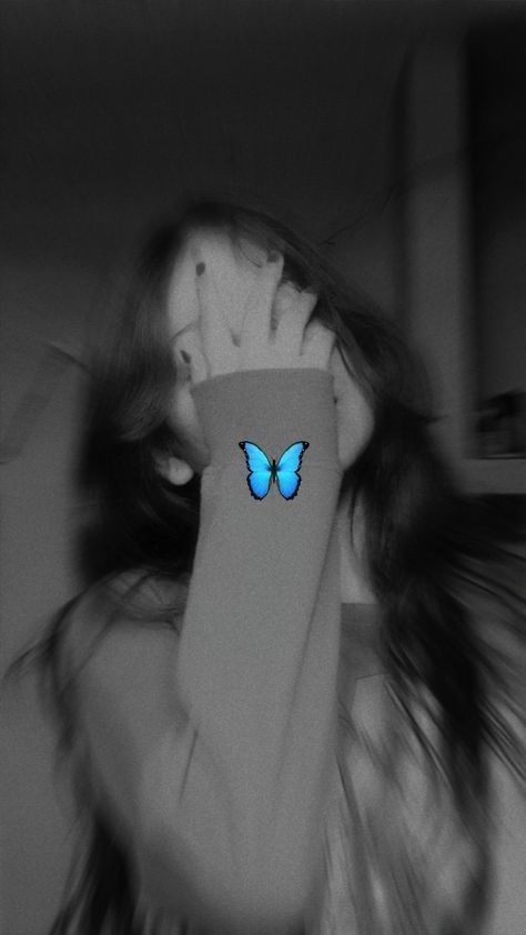 Instagram Aesthetic Mirror Selfie