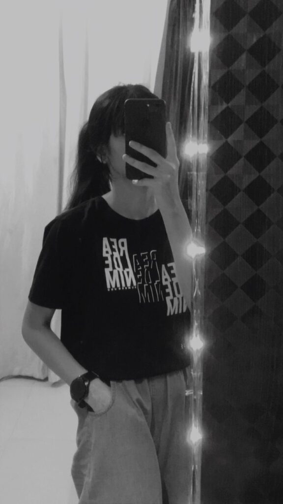 Snapchat & Instagram Profile Hidden Face Mirror Selfie