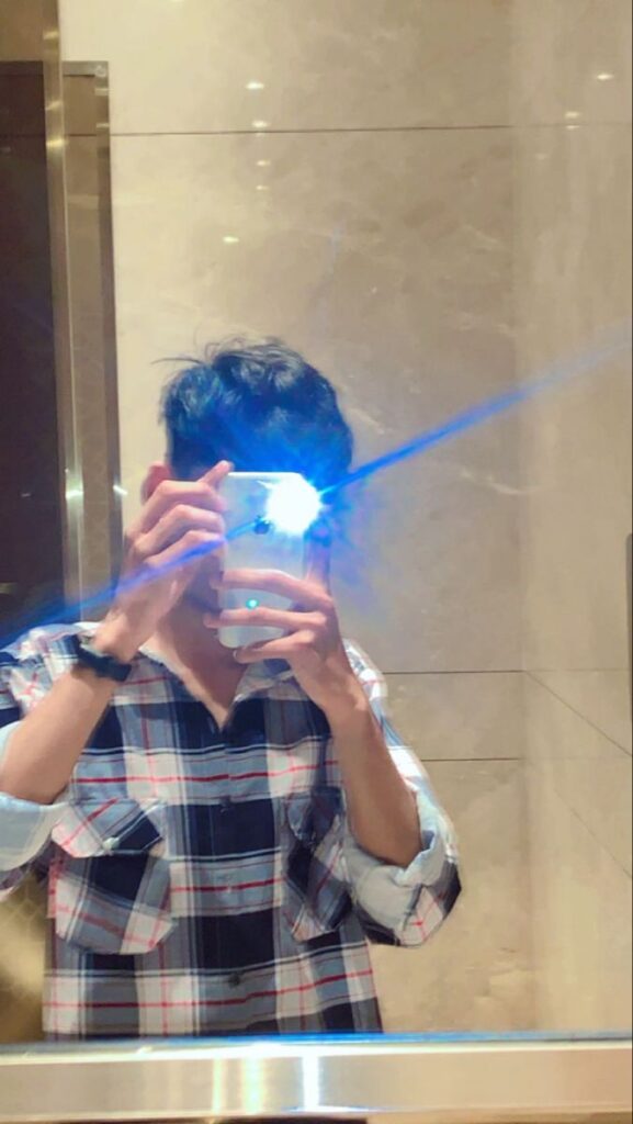 Instagram DP Profile Hidden Face Mirror Selfie for Boys