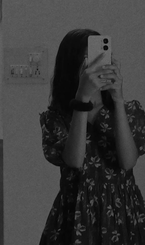 Short Hair Instagram Profile Hidden Face Mirror Selfie for Girls