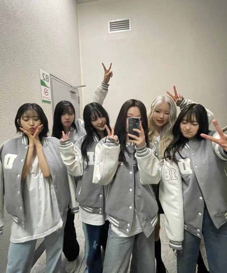 Girls Group Friends Dp