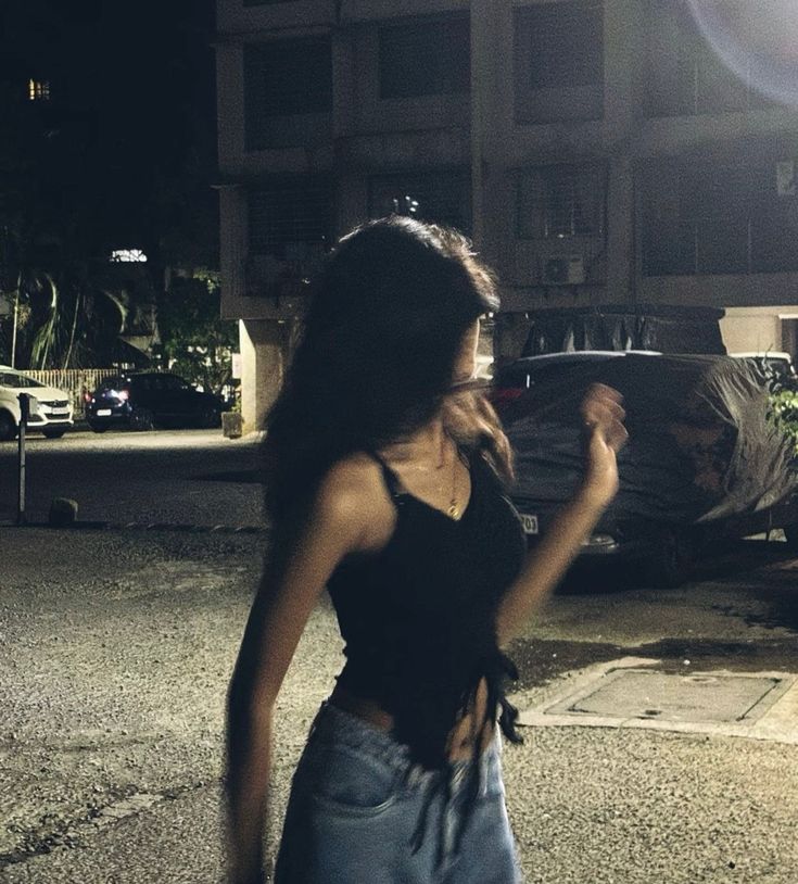 Cool and Aesthetic Single Girl DP