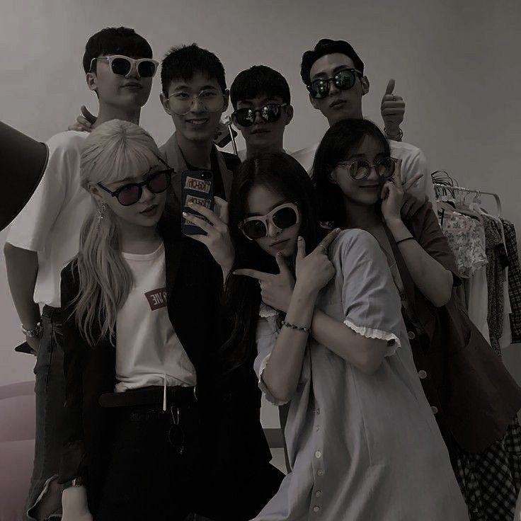 Friends Group DP Aesthetic for Instagram