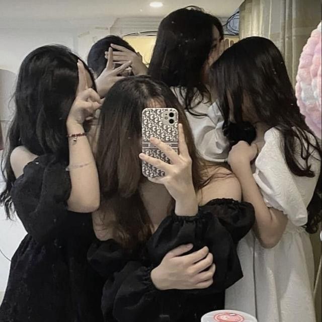 Girls Group Friends Dp