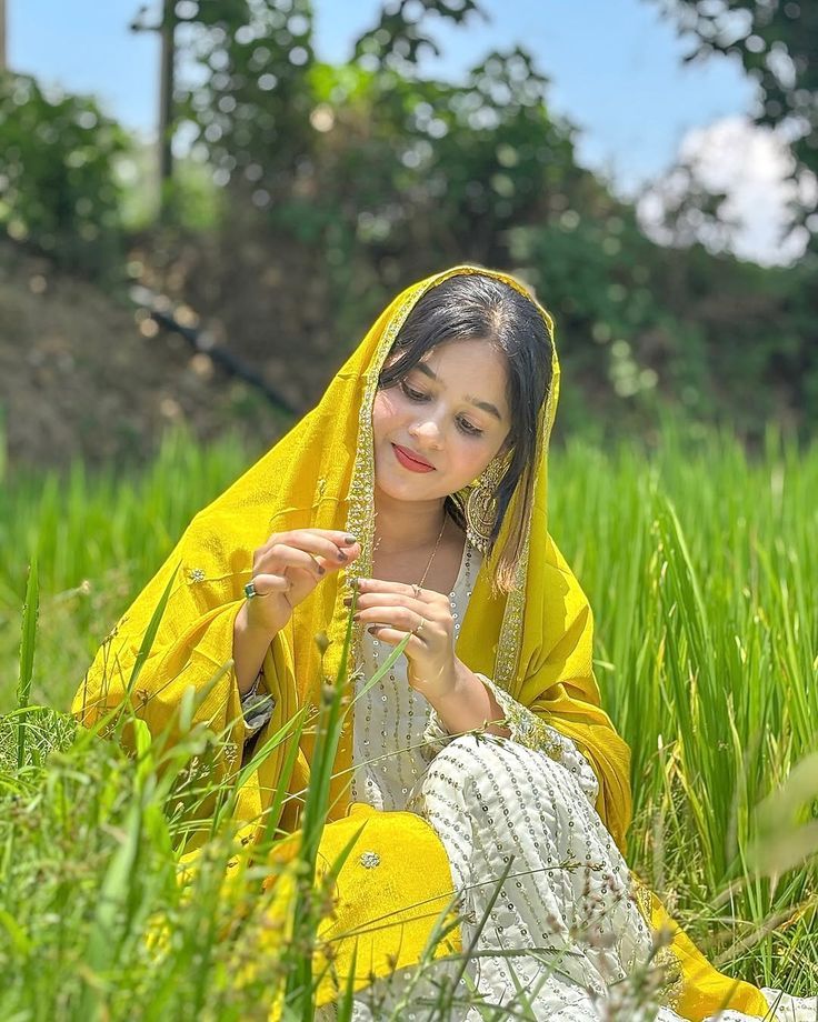 Punjabi girl pic simple