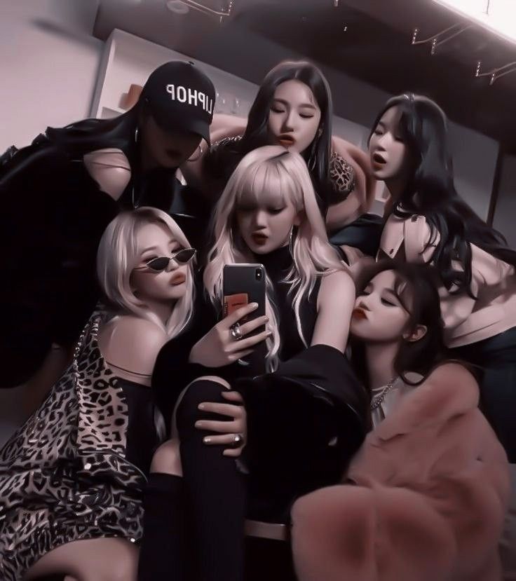 Girls Group Friends Dp